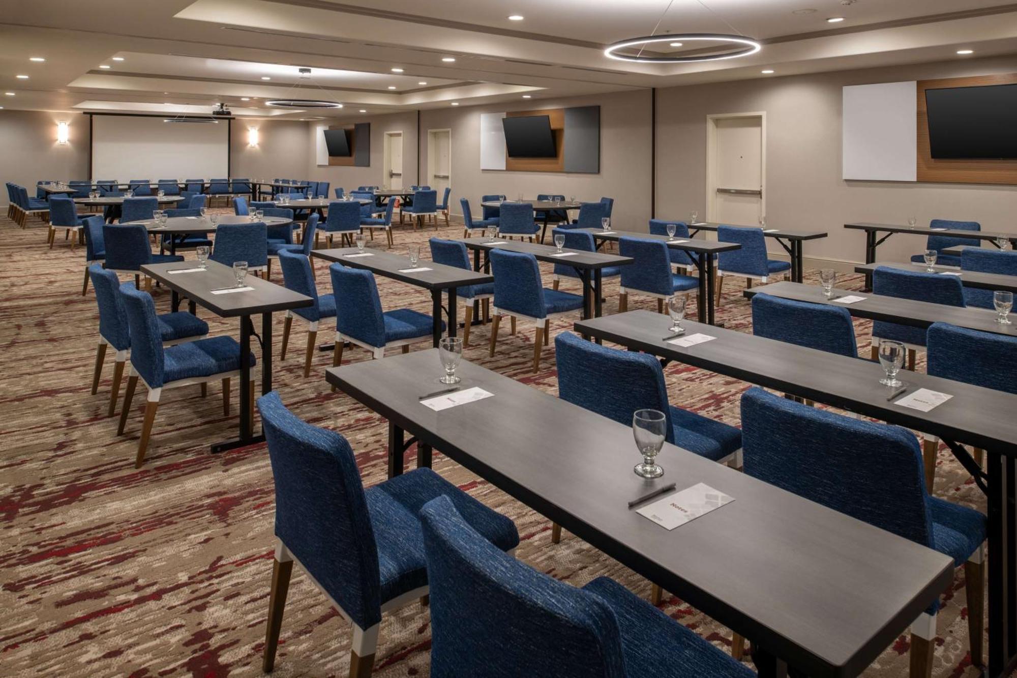 Hilton Garden Inn Fontana Bagian luar foto
