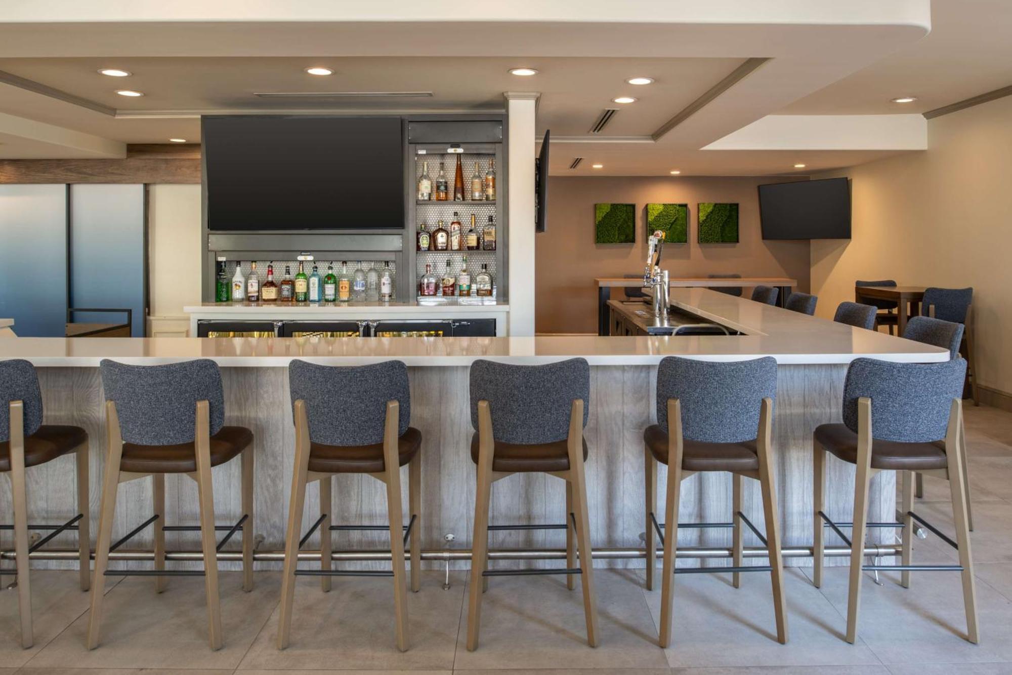 Hilton Garden Inn Fontana Bagian luar foto