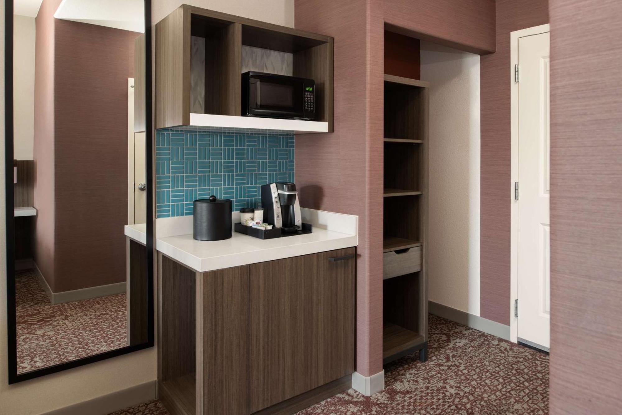 Hilton Garden Inn Fontana Bagian luar foto