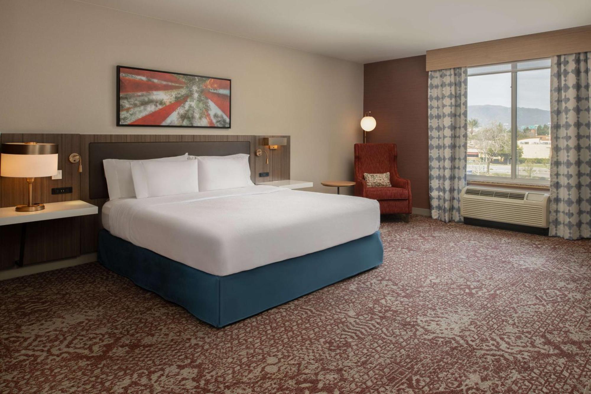 Hilton Garden Inn Fontana Bagian luar foto