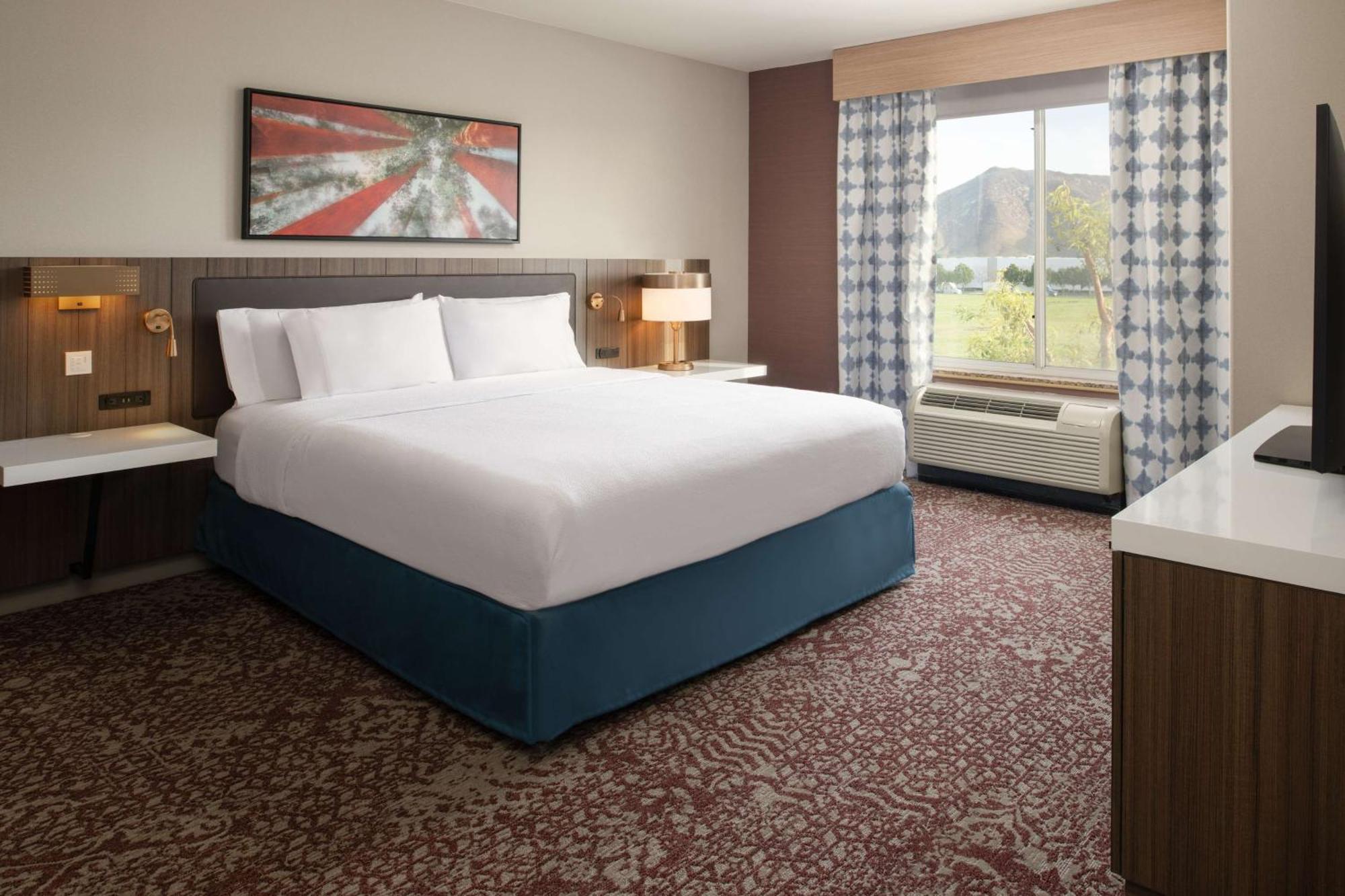 Hilton Garden Inn Fontana Bagian luar foto