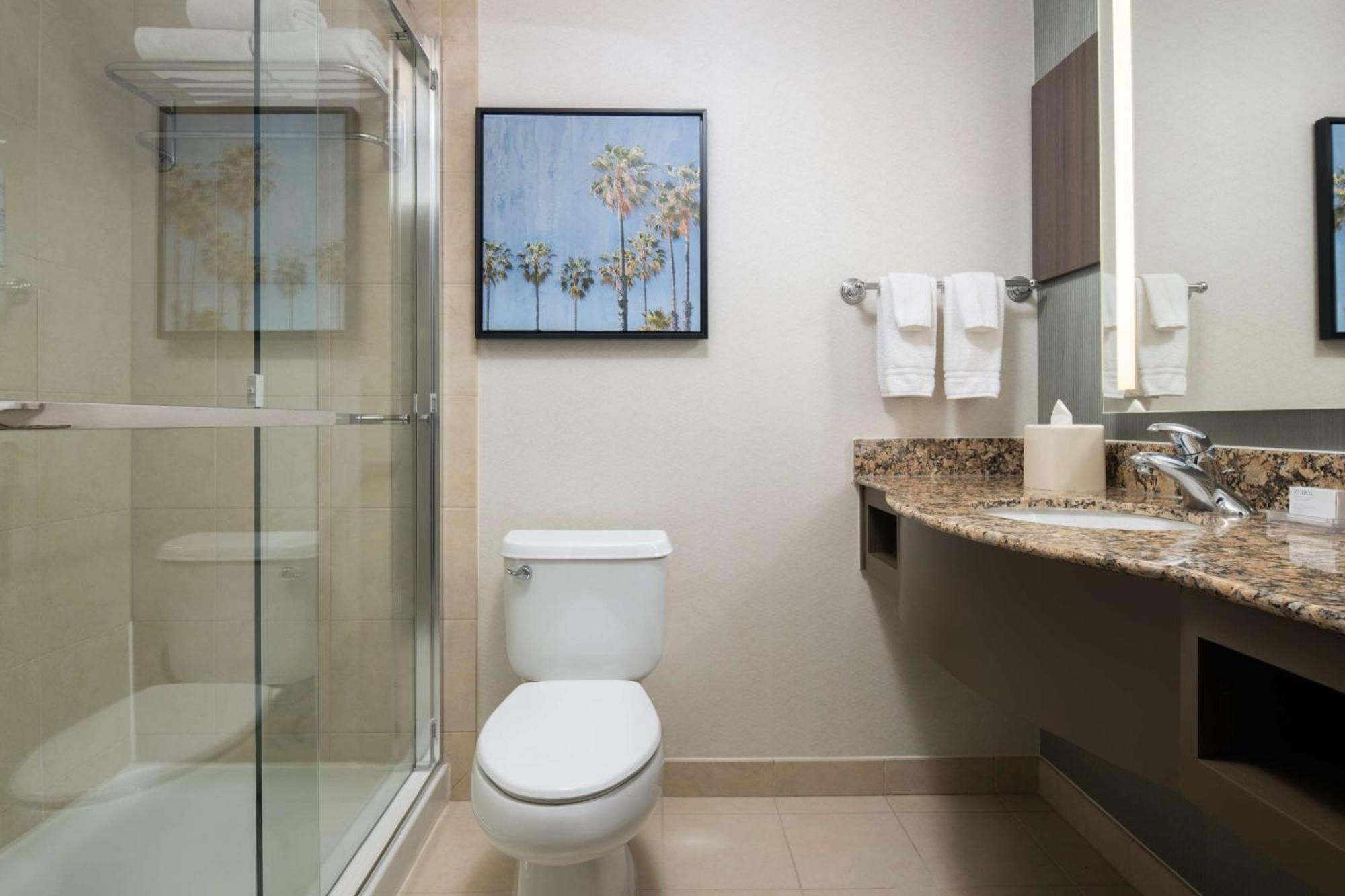 Hilton Garden Inn Fontana Bagian luar foto