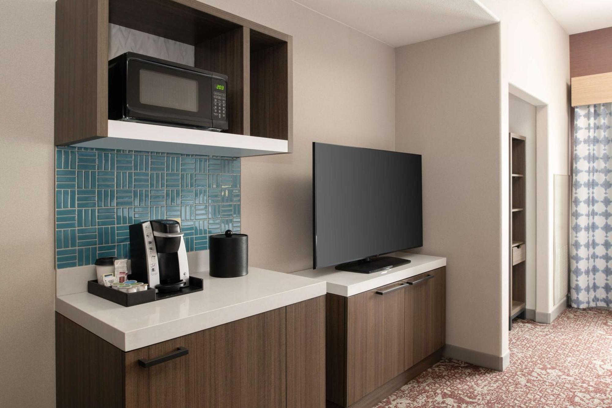 Hilton Garden Inn Fontana Bagian luar foto