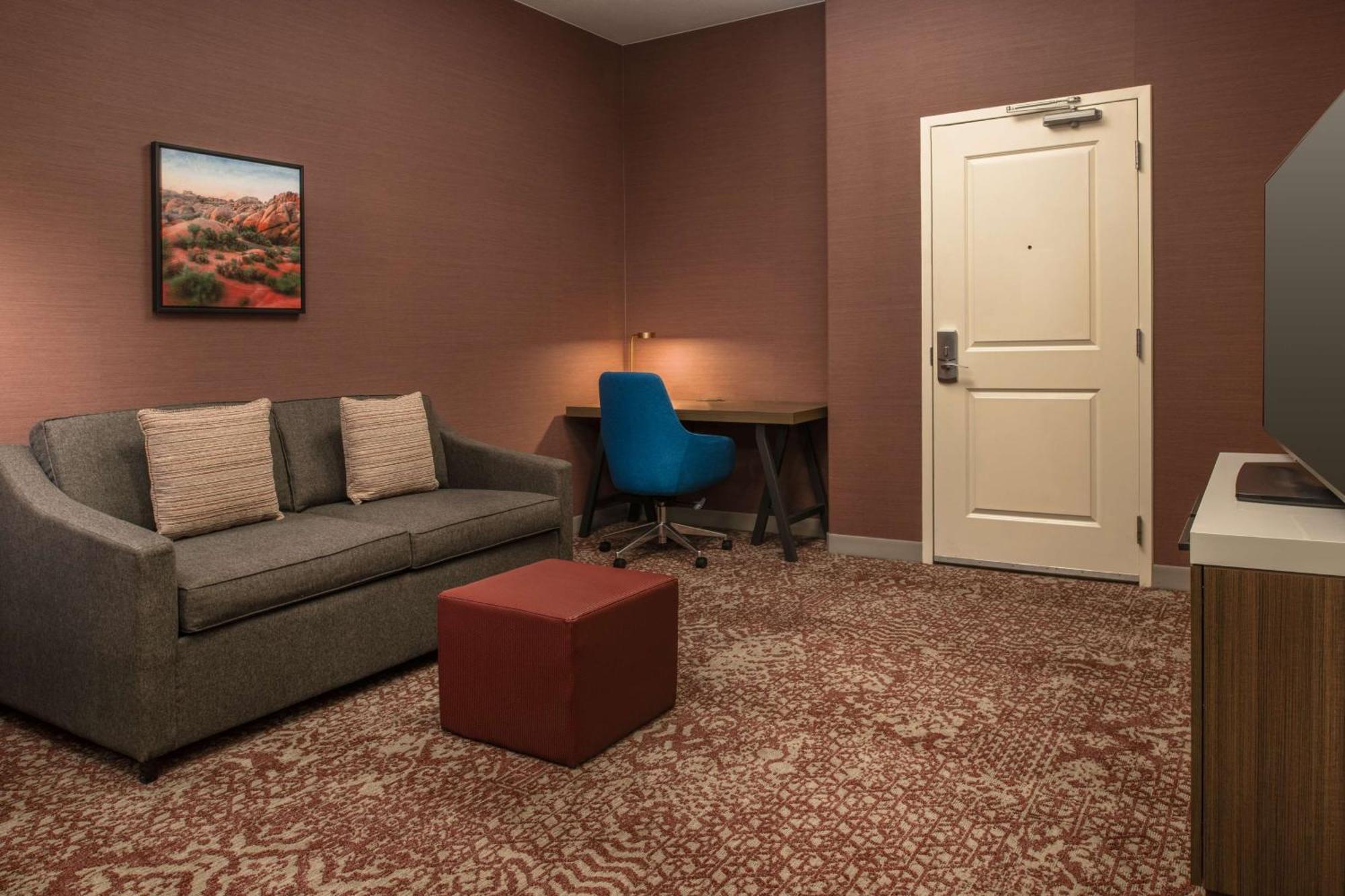 Hilton Garden Inn Fontana Bagian luar foto
