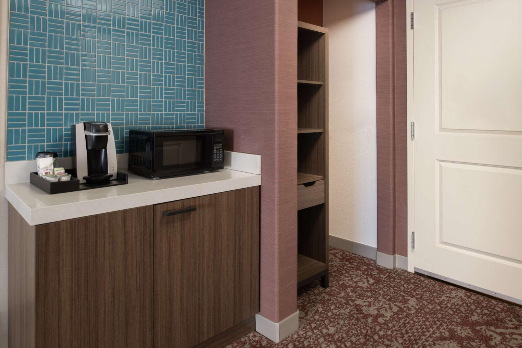 Hilton Garden Inn Fontana Bagian luar foto