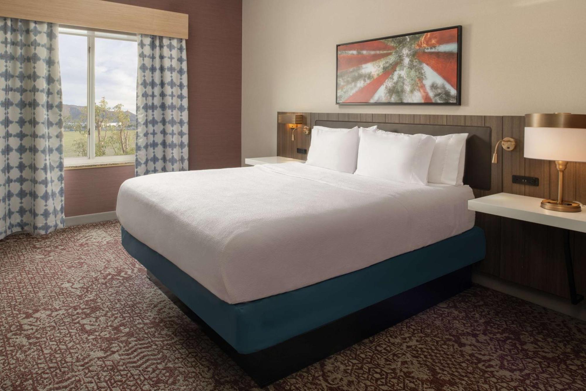 Hilton Garden Inn Fontana Bagian luar foto