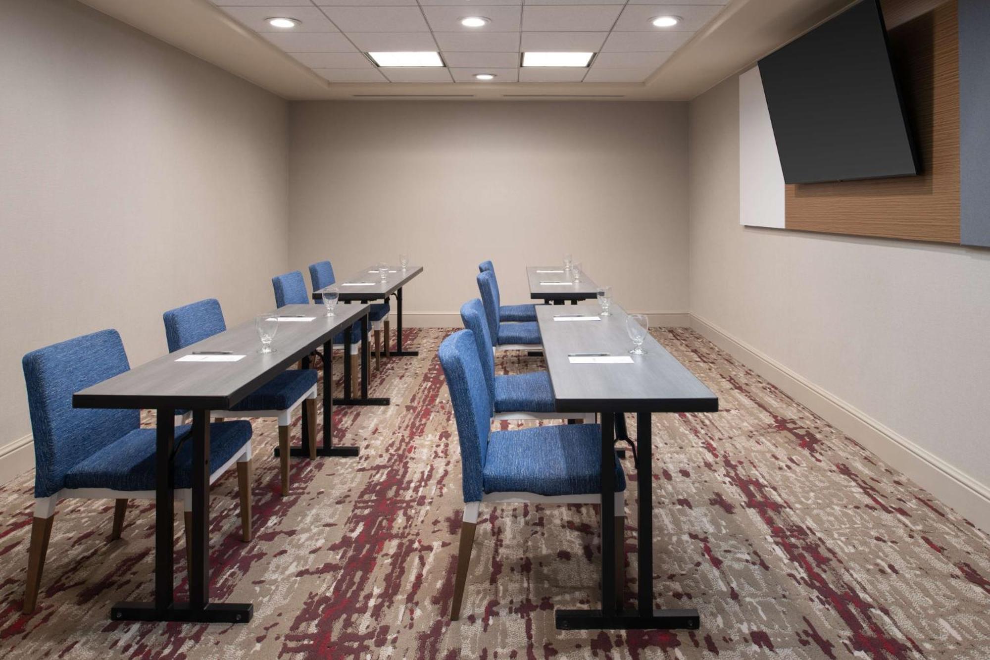 Hilton Garden Inn Fontana Bagian luar foto