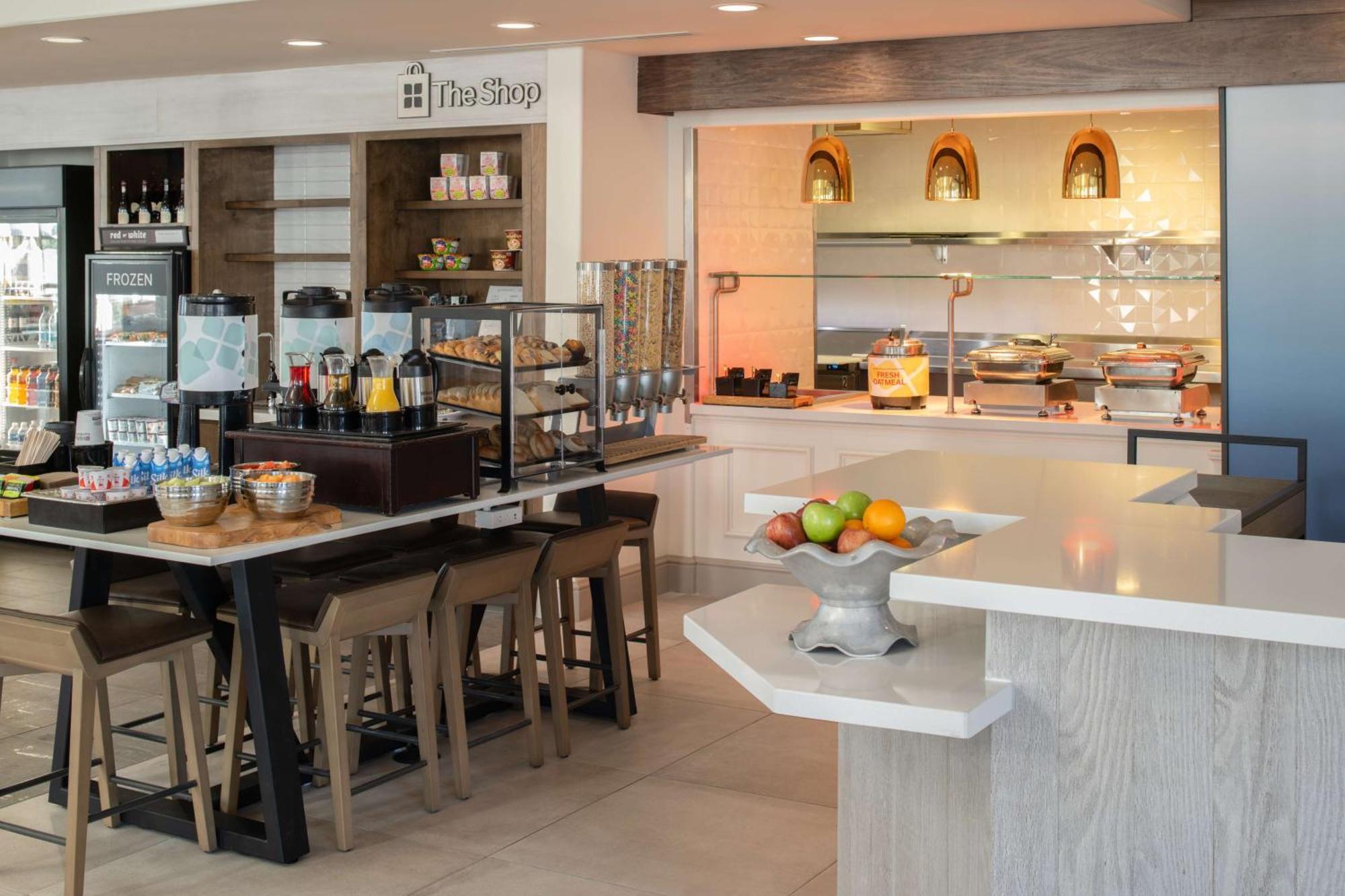 Hilton Garden Inn Fontana Bagian luar foto