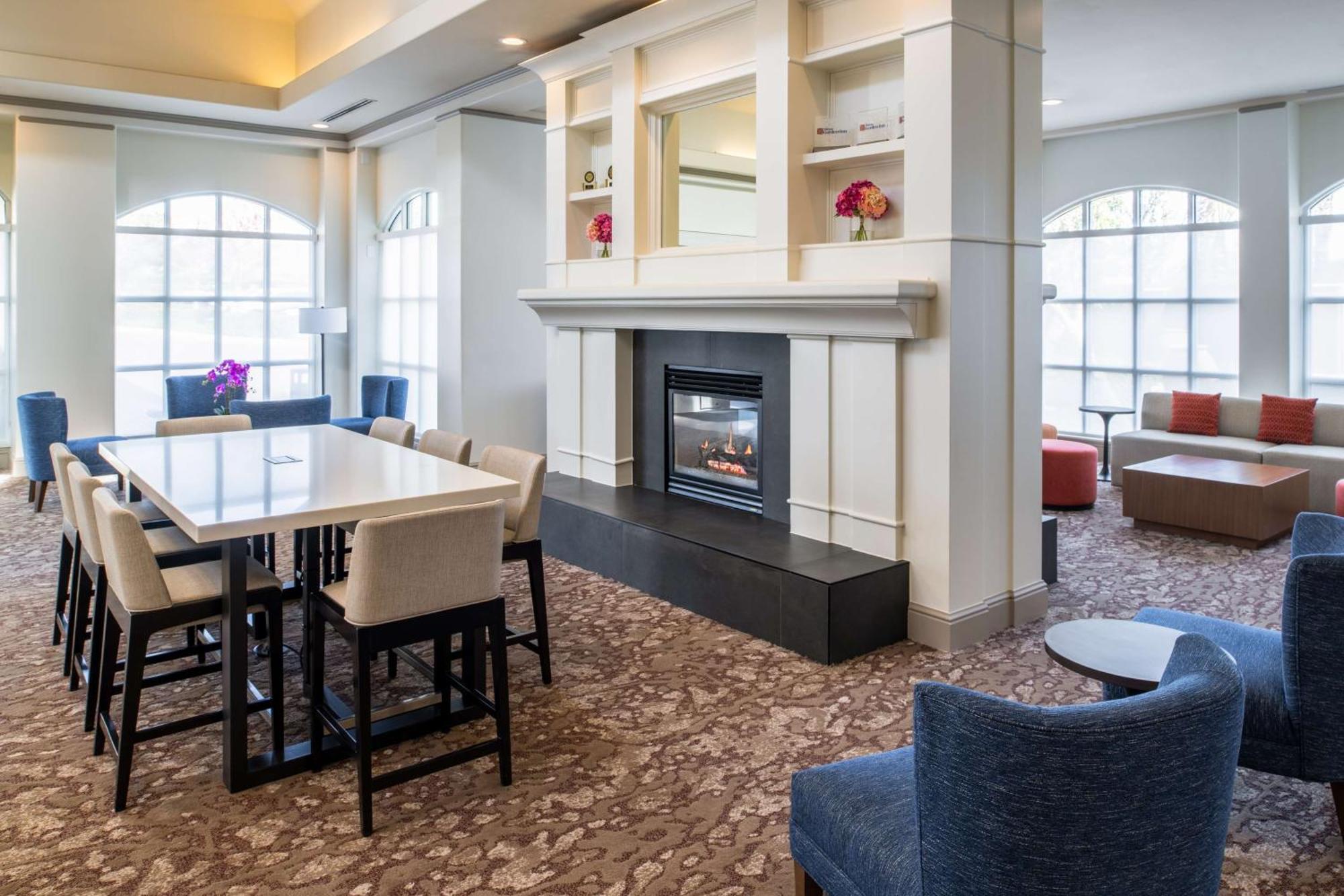 Hilton Garden Inn Fontana Bagian luar foto