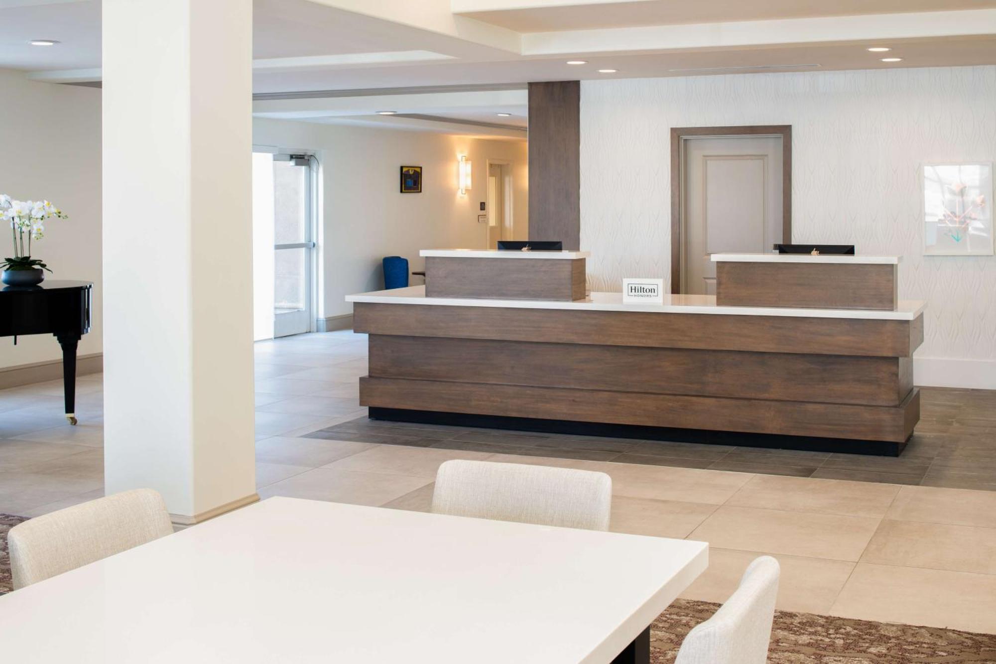 Hilton Garden Inn Fontana Bagian luar foto