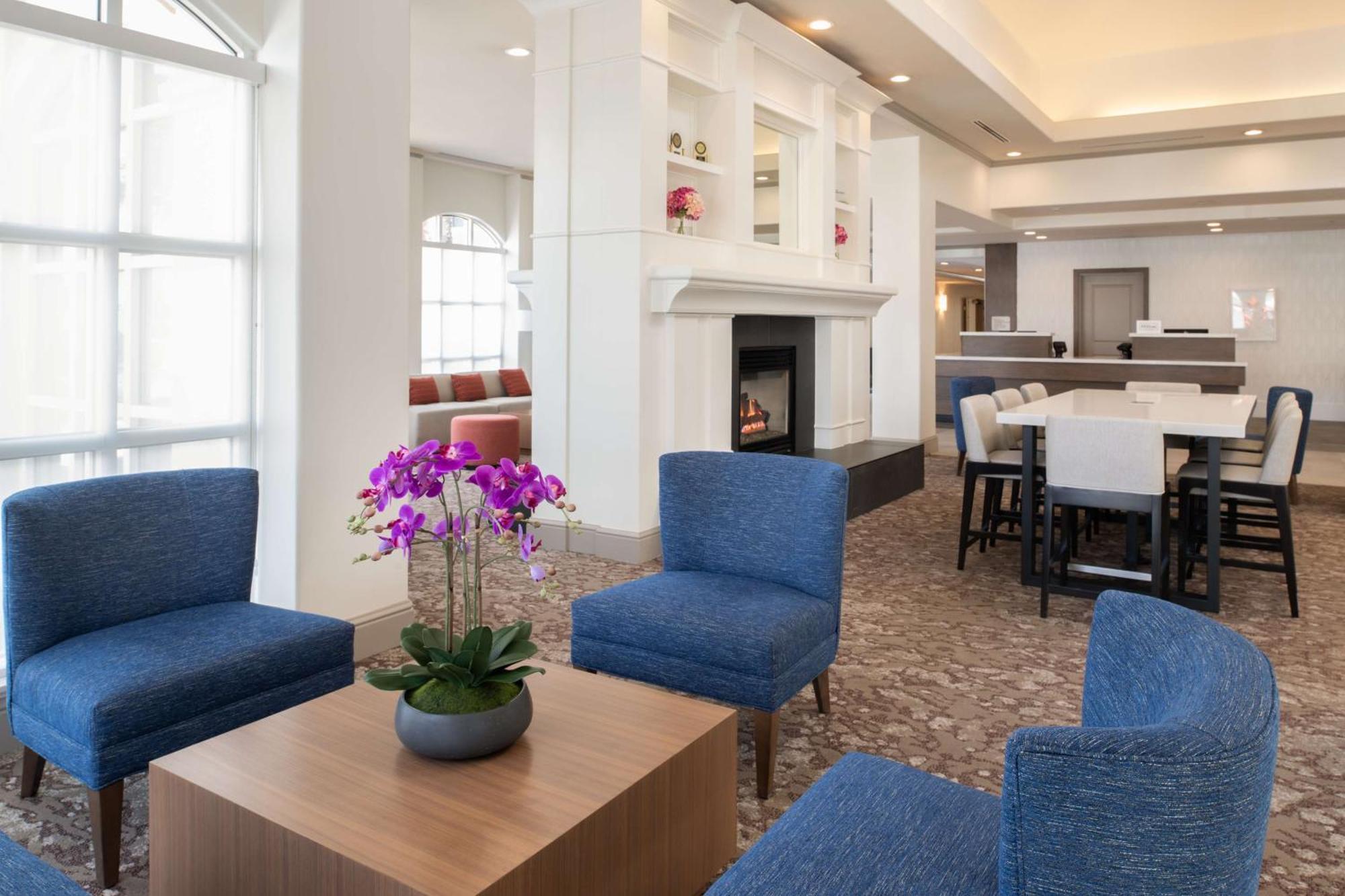 Hilton Garden Inn Fontana Bagian luar foto