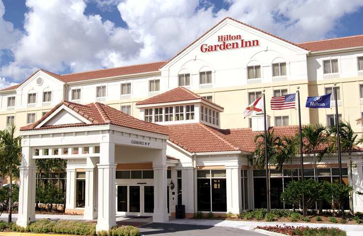 Hilton Garden Inn Fontana Bagian luar foto